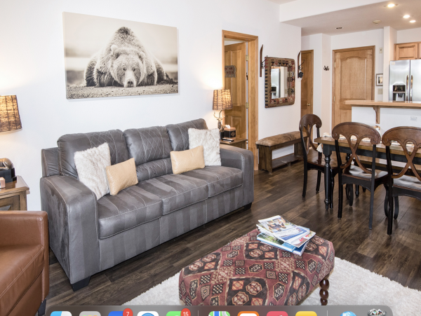 Arrowhead Residence in an Exclusive Community Sleeps 7